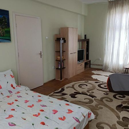Lovely Apartament In Bucharest, Baba Novac Area Exterior foto